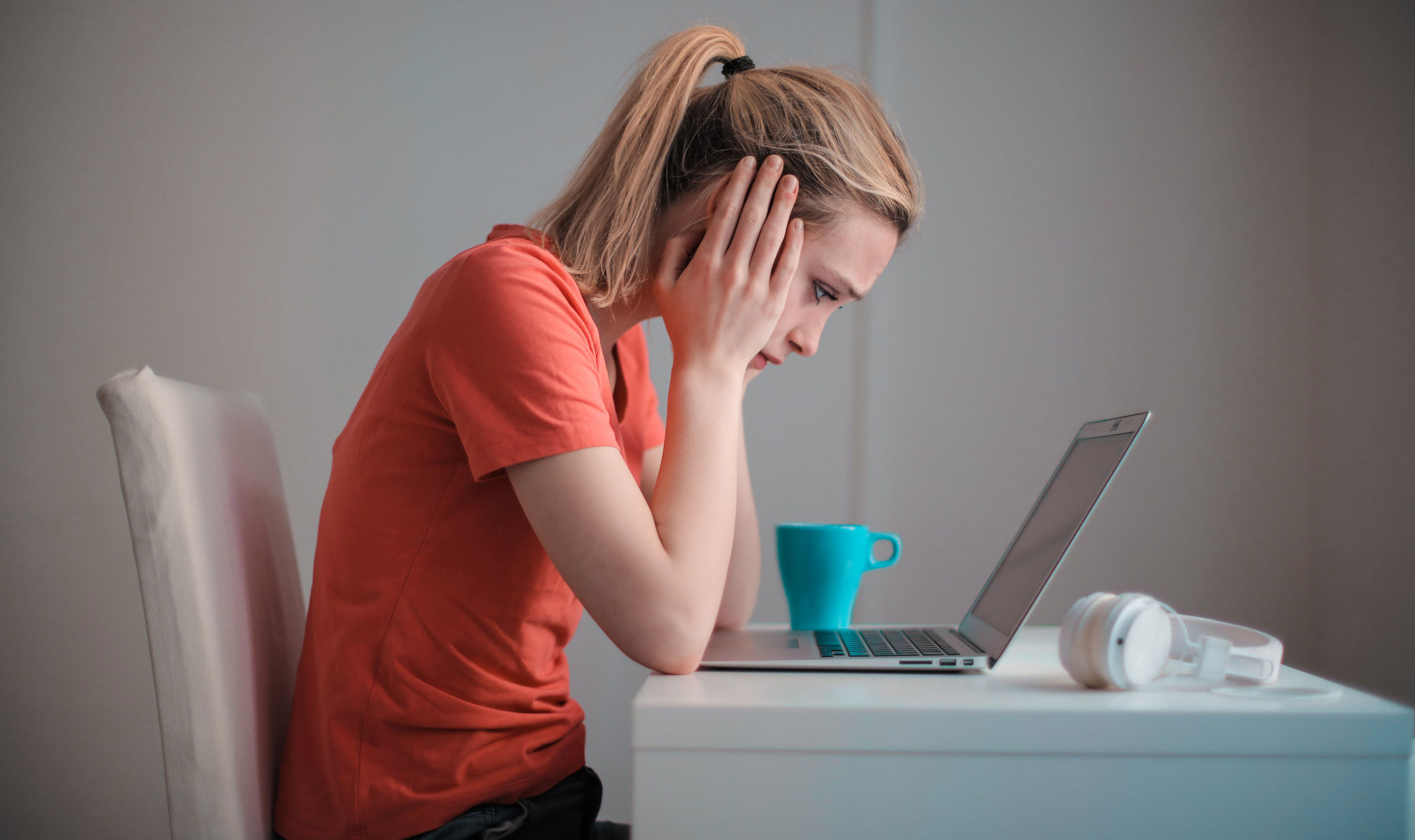 A girl is sitting at the computer searching for information about constipation.